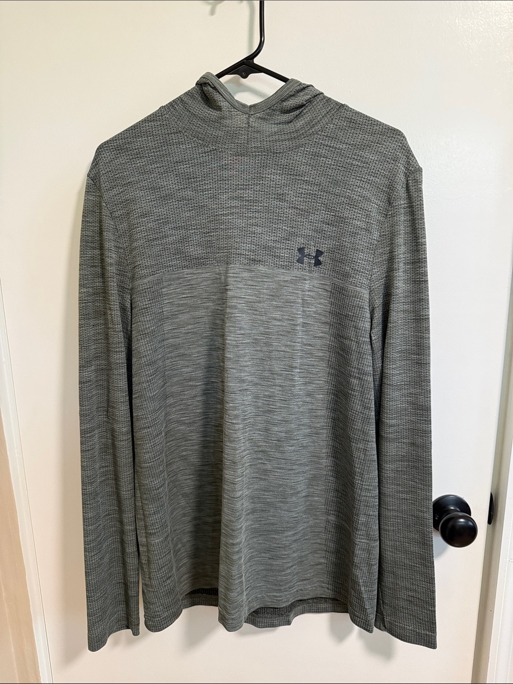 Under Armour Men's Heather Gray Lightweight Hooded Long Sleeve